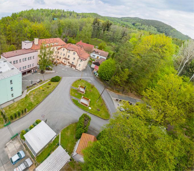 Foto z výšky Domov seniorů Hostomice - Zátor